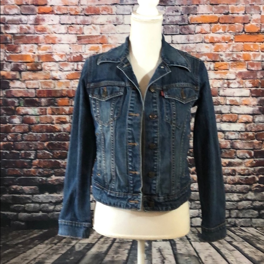 LEVIS WOMENS DENIM JACKET. SIZE SMALL 4 POCKETS